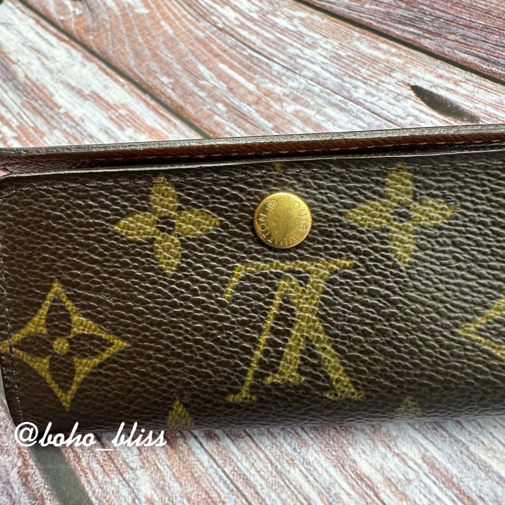 LOUIS VUITTON | Monogram Leather 4 Ring Key Holder - Picture 3 of 13